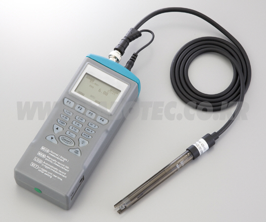 pH METER